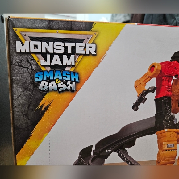 Monster Jam Smash + Bash NEW never opened - Picture 4 of 4